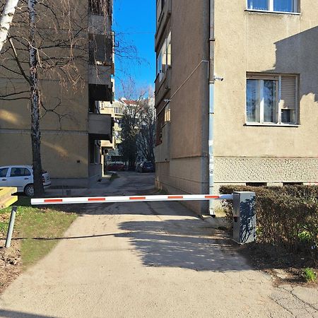 Ni Apartment Millas מראה חיצוני תמונה